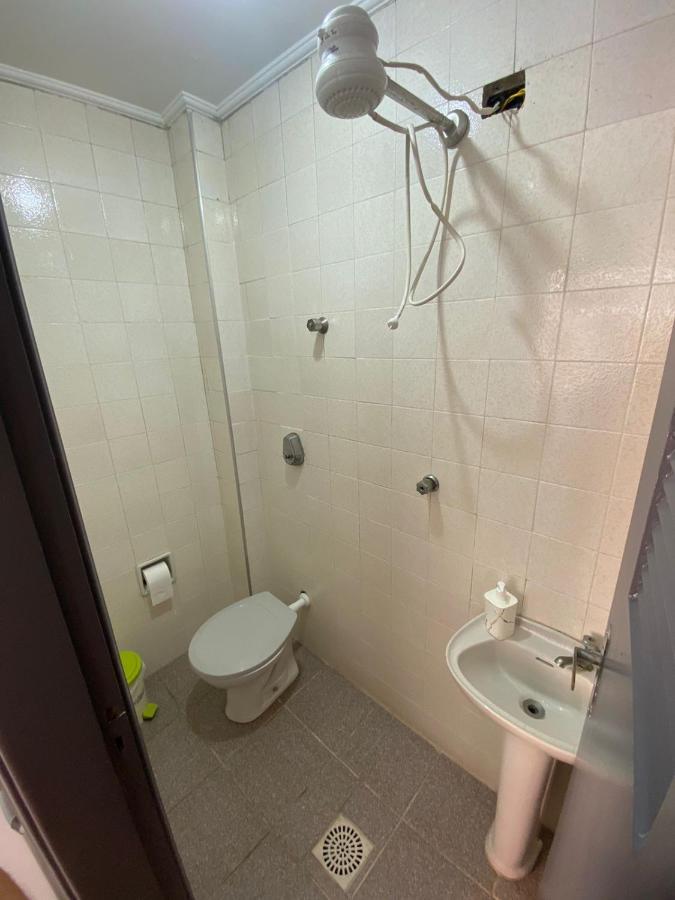 Apartamento com Estacionamento, Wi-Fi, Ar condicionado a 300 metros da Praia da Enseada no Guarujá. Exterior foto